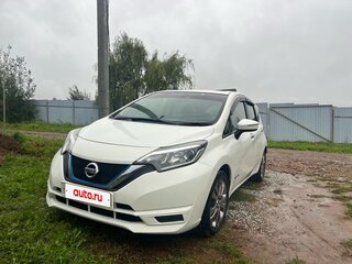 2017 Nissan Note e-Power II Рестайлинг, белый, 1050000 рублей, вид 3