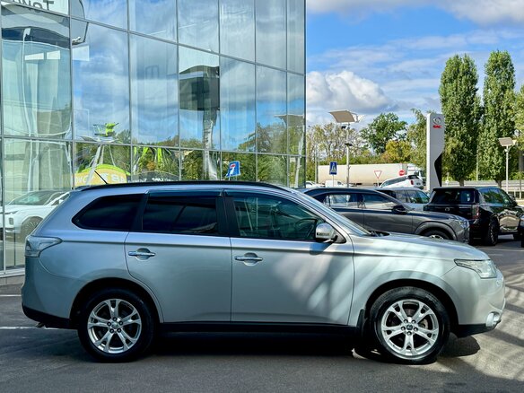 2013 Mitsubishi Outlander III, серебристый - вид 3