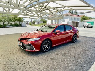 2021 Toyota Camry VIII (XV70) Рестайлинг, красный, 3250000 рублей, вид 2