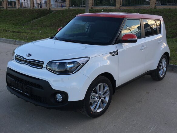 2017 Kia Soul II Рестайлинг, белый - вид 1