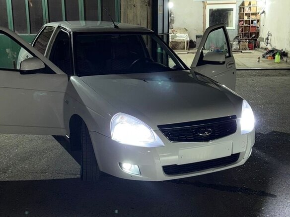 2013 Lada (ВАЗ) Priora I Рестайлинг, белый, 400000 рублей - вид 6