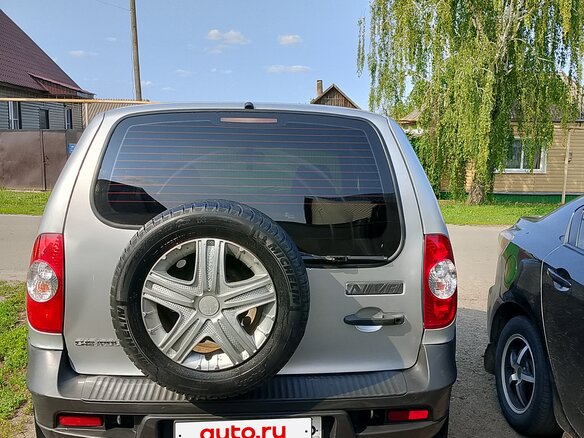 2011 Chevrolet Niva I Рестайлинг, серебристый, 465000 рублей - вид 3