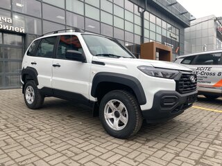 2026 Lada (ВАЗ) Niva Travel I Рестайлинг, белый, 1603000 рублей, вид 3