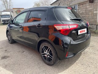 2018 Toyota Vitz III (XP130) Рестайлинг 2, чёрный, 980000 рублей, вид 5