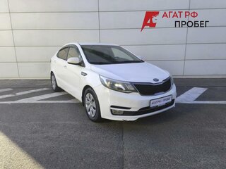 2015 Kia Rio 6-speed III, белый, 720000 рублей, вид 3
