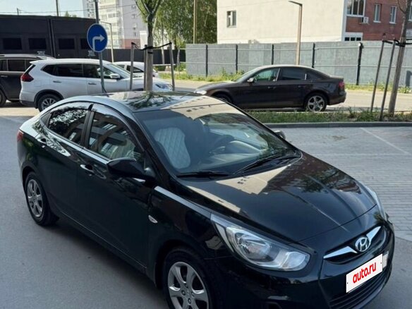 2013 Hyundai Solaris I, чёрный, 690000 рублей - вид 1