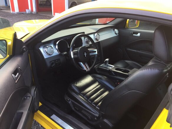 2005 Ford Mustang V, жёлтый - вид 5