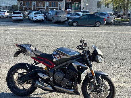 2021 Triumph Street Triple, серый, 1199000 рублей, вид 5