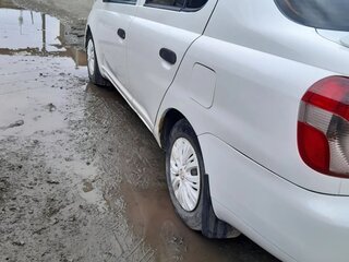 2000 Toyota Platz, белый, 300000 рублей, вид 4