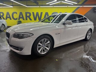 2013 BMW 5 серии 530d xDrive VI (F10/F11/F07), белый, 2200000 рублей, вид 4