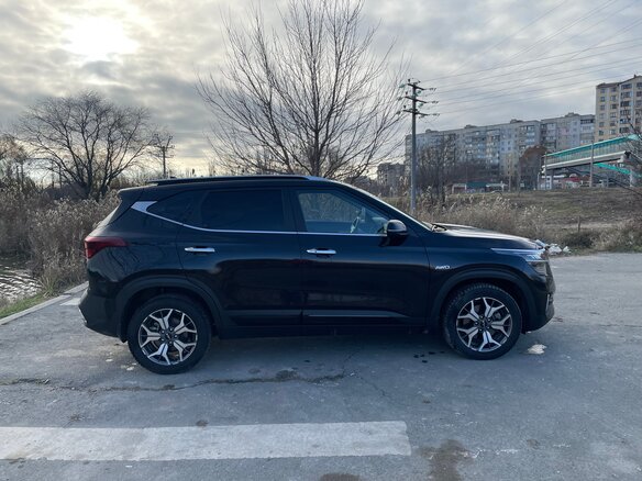 2022 Kia Seltos I, чёрный, 2390000 рублей - вид 2