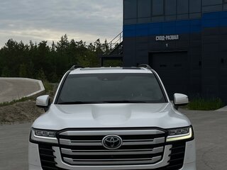 2021 Toyota Land Cruiser 300 Series, белый, 10700000 рублей, вид 3