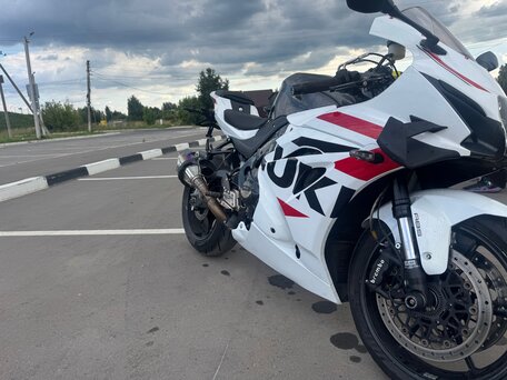 2017 Suzuki GSX-R 1000, белый, 1135000 рублей, вид 4