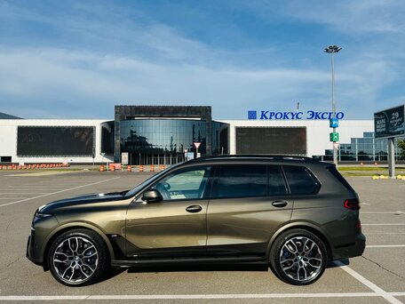 2024 BMW X7 40i I (G07) Рестайлинг, зелёный, 13420000 рублей, вид 2