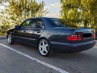1998 Mercedes-Benz E-Класс 300 II (W210, S210), синий, 950000 рублей, вид 4