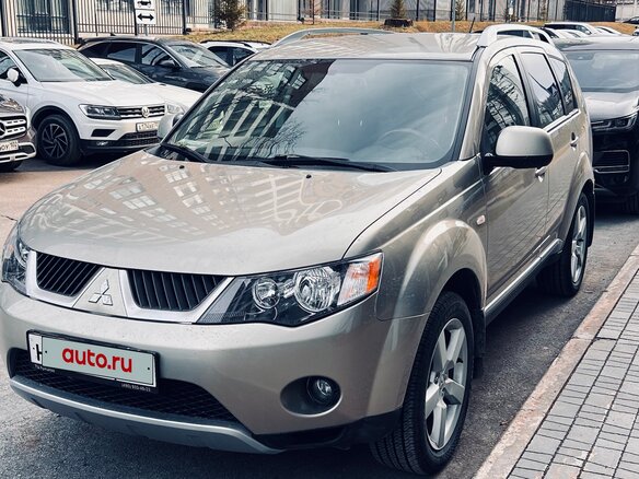 2008 Mitsubishi Outlander II, бежевый, 1150000 рублей