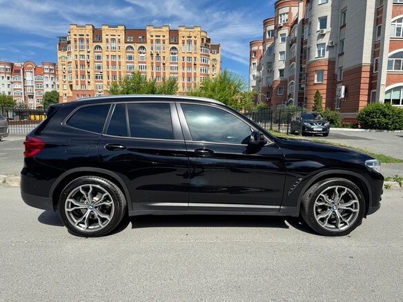 2018 BMW X3 20d xDrive III (G01), чёрный, 4000000 рублей - вид 2