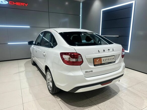 2023 Lada (ВАЗ) Granta I Рестайлинг, белый - вид 3