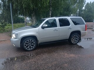 2011 Chevrolet Tahoe 6AT III, серебристый, 2300000 рублей, вид 2