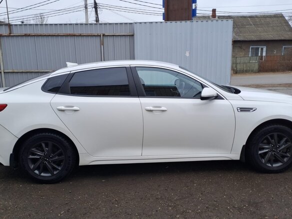 2019 Kia Optima IV Рестайлинг, белый, 1320000 рублей - вид 1