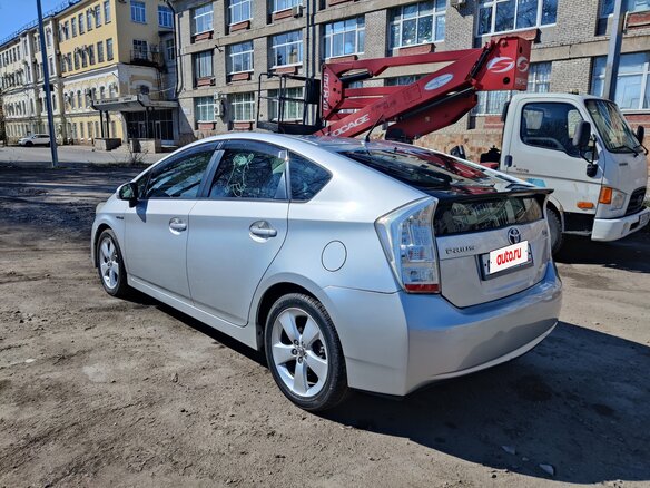 2010 Toyota Prius III (XW30), серый, 970000 рублей - вид 4