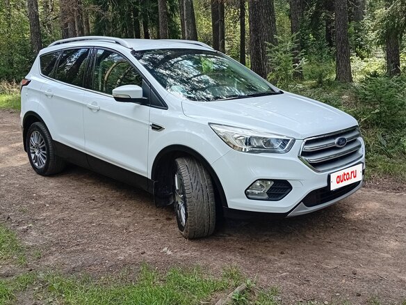 2018 Ford Kuga II Рестайлинг, белый, 1860000 рублей - вид 1