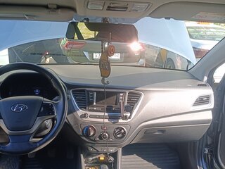 2017 Hyundai Solaris II, серый, 1400000 рублей, вид 5