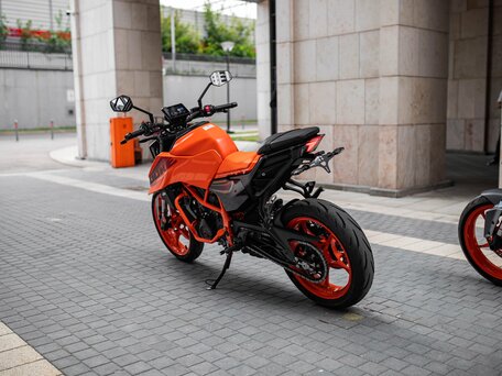 2025 KTM 390 Duke, оранжевый, 899000 рублей, вид 3