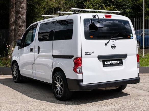 2010 Nissan NV200, белый - вид 1