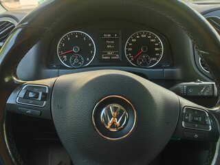 2011 Volkswagen Tiguan I, чёрный, 1330000 рублей, вид 4