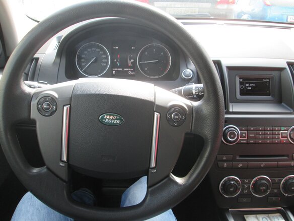2013 Land Rover Freelander II Рестайлинг 2, белый, 2500000 рублей - вид 3