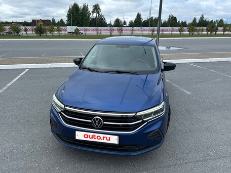 2021 Volkswagen Polo VI, синий, 1700000 рублей, вид 2