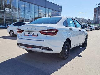 2026 Lada (ВАЗ) Vesta I Рестайлинг (NG), белый, 1581000 рублей, вид 5