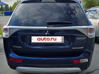 2014 Mitsubishi Outlander III Рестайлинг, синий, 1680000 рублей, вид 3
