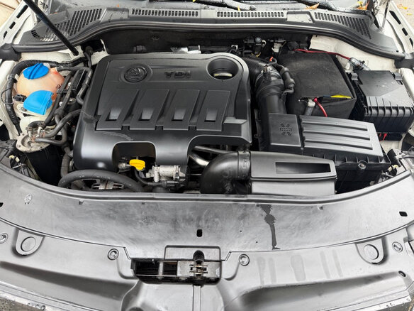 2014 Skoda Superb II Рестайлинг, белый, 1600000 рублей - вид 9