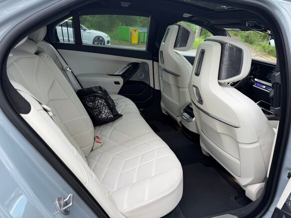 2022 BMW 7 серии 760i xDrive VII (G70), серый, 14999999 рублей - вид 18