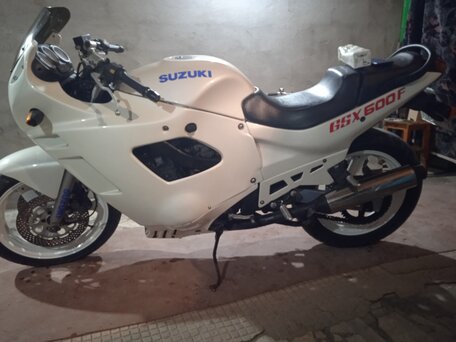 1991 Suzuki GSX 600F Katana, белый, 280000 рублей, вид 2