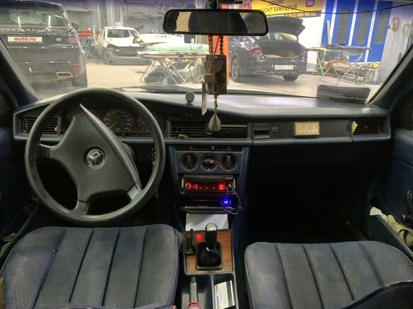 1991 Mercedes-Benz 190 (W201), белый, 420000 рублей - вид 13