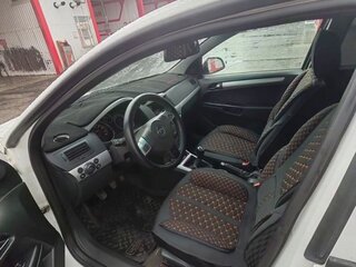 2011 Opel Astra H Рестайлинг, белый, 300000 рублей, вид 4