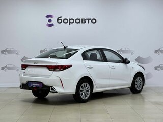 2021 Kia Rio IV Рестайлинг, белый, 1650000 рублей, вид 4