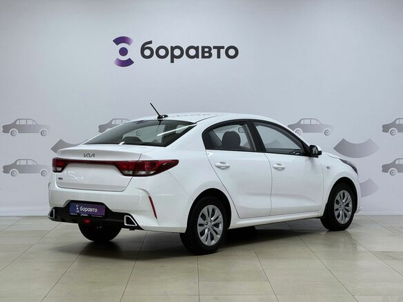 2021 Kia Rio IV Рестайлинг, белый, 1630000 рублей - вид 3