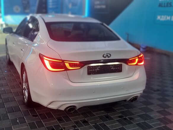 2017 Infiniti Q50 I Рестайлинг, белый, 2200000 рублей - вид 4