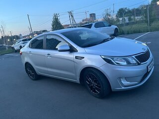 2012 Kia Rio 4-speed III, серебристый, 1100000 рублей, вид 1