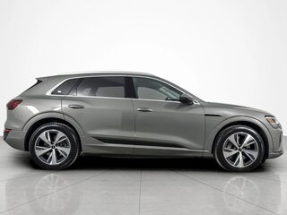 2024 Audi Q8 e-tron 50, белый, 12385509 рублей, вид 3