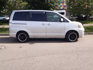2003 Toyota Voxy I (R60), серебристый, 950000 рублей, вид 3
