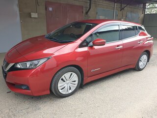 2018 Nissan Leaf II (ZE1), красный, 1950000 рублей, вид 1