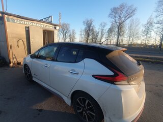 2018 Nissan Leaf II (ZE1), белый, 1750000 рублей, вид 2