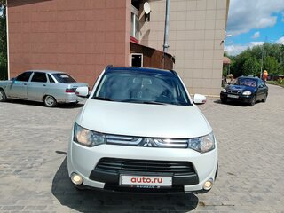 2014 Mitsubishi Outlander III, белый, 1250000 рублей, вид 3
