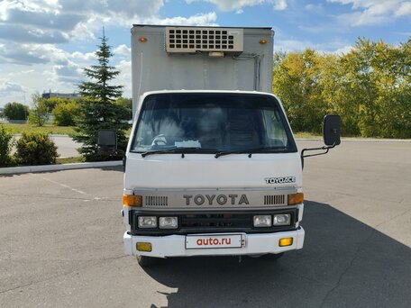 1993 Toyota Toyoace, белый, 860000 рублей, вид 2
