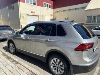 2017 Volkswagen Tiguan II, серебристый, 2100000 рублей, вид 1
